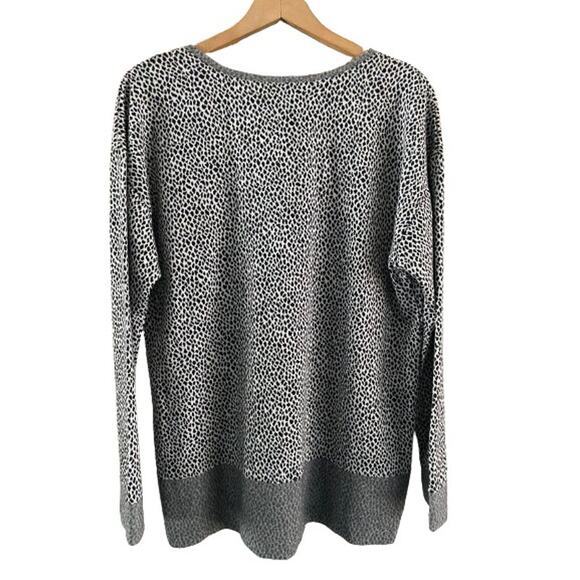 Liz Claiborne Sport Black White Animal Print V-Nitch Pullover Sweatshirt Sz L‎ - Picture 2 of 8